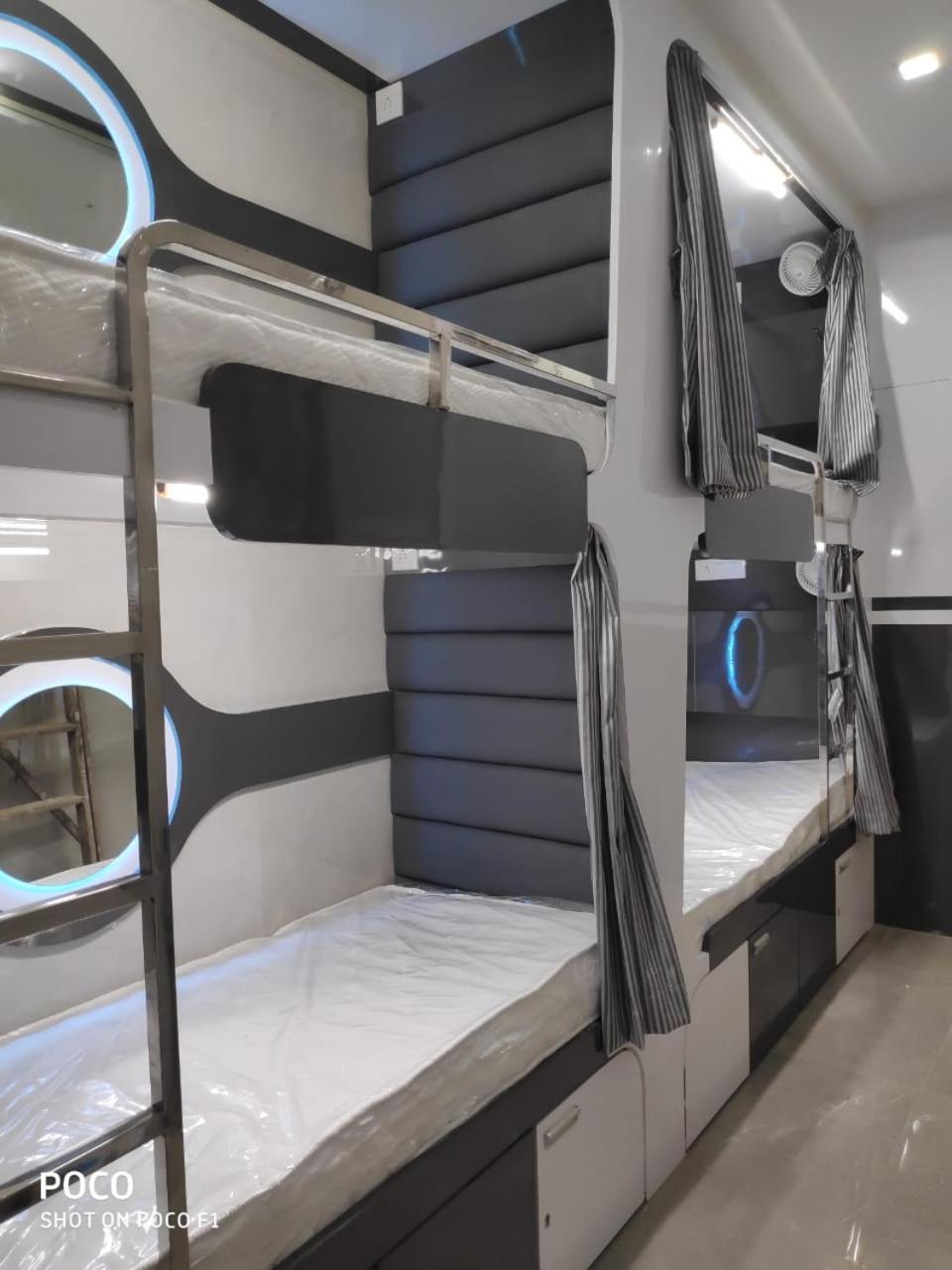 Ocean Dormitory Bombay Extérieur photo