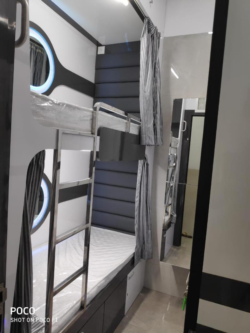 Ocean Dormitory Bombay Extérieur photo