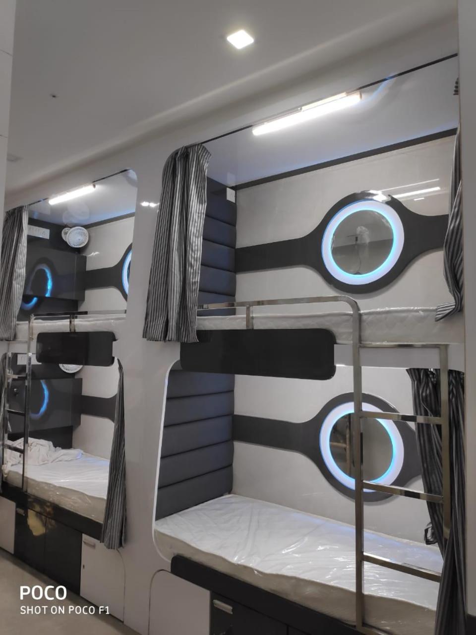Ocean Dormitory Bombay Extérieur photo
