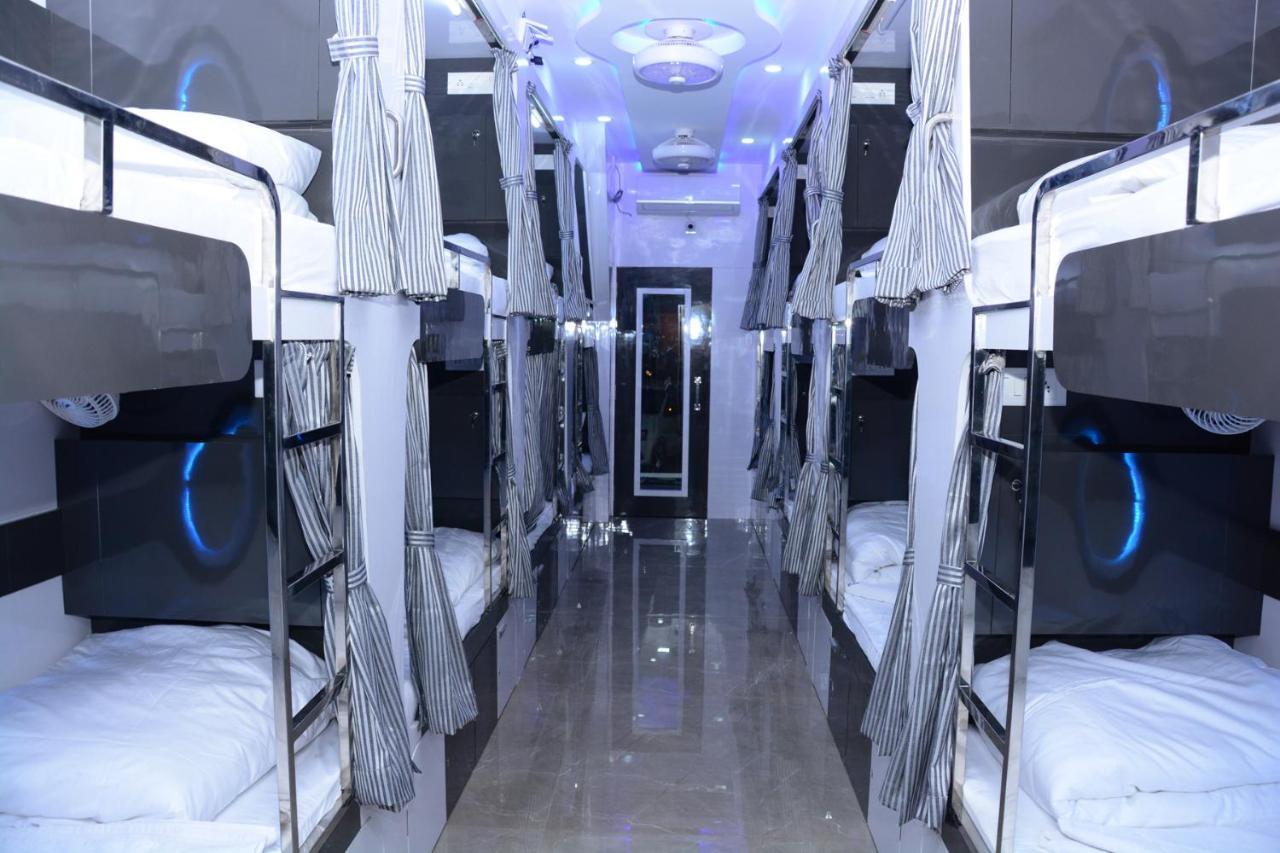 Ocean Dormitory Bombay Extérieur photo