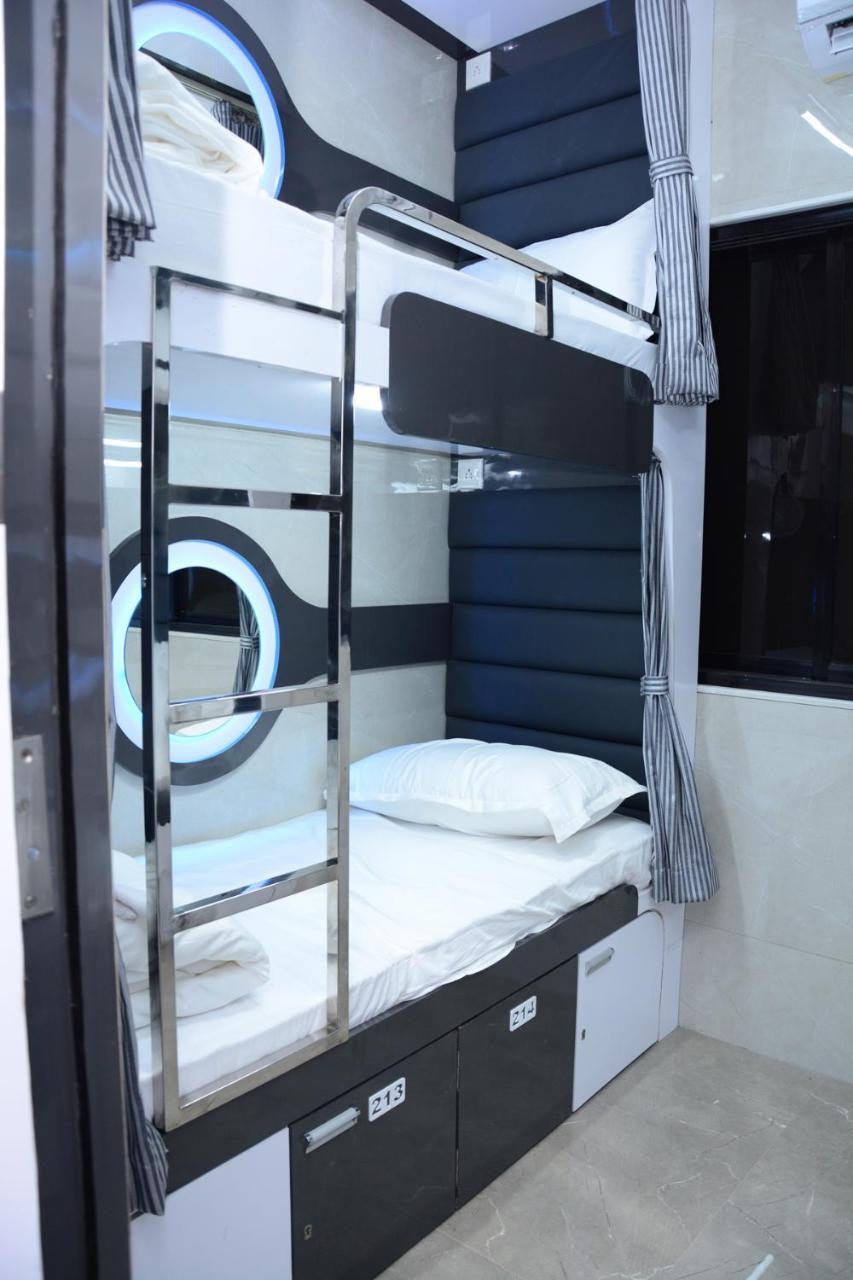 Ocean Dormitory Bombay Extérieur photo