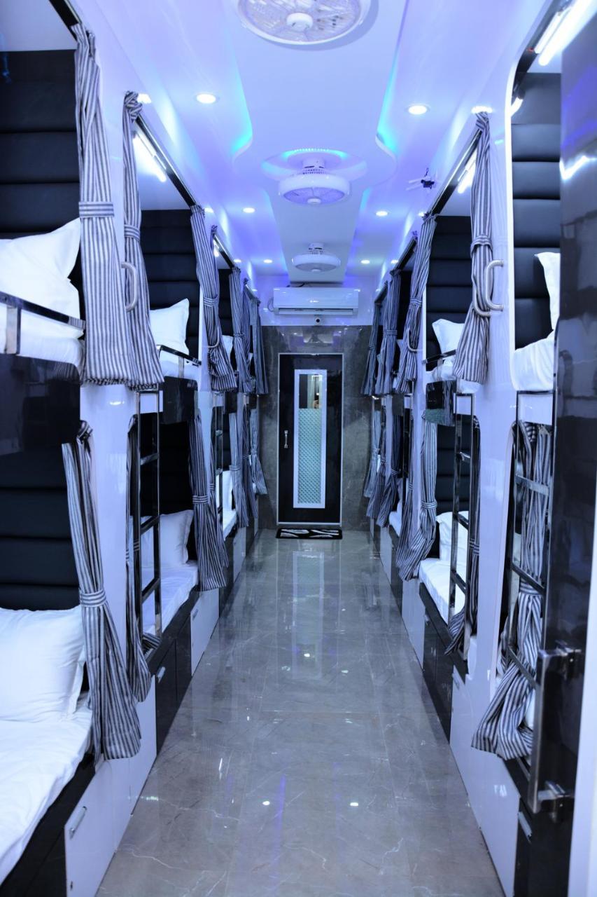 Ocean Dormitory Bombay Extérieur photo
