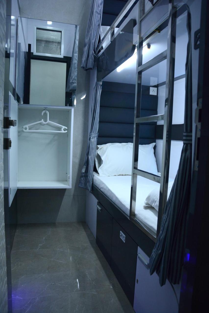 Ocean Dormitory Bombay Extérieur photo