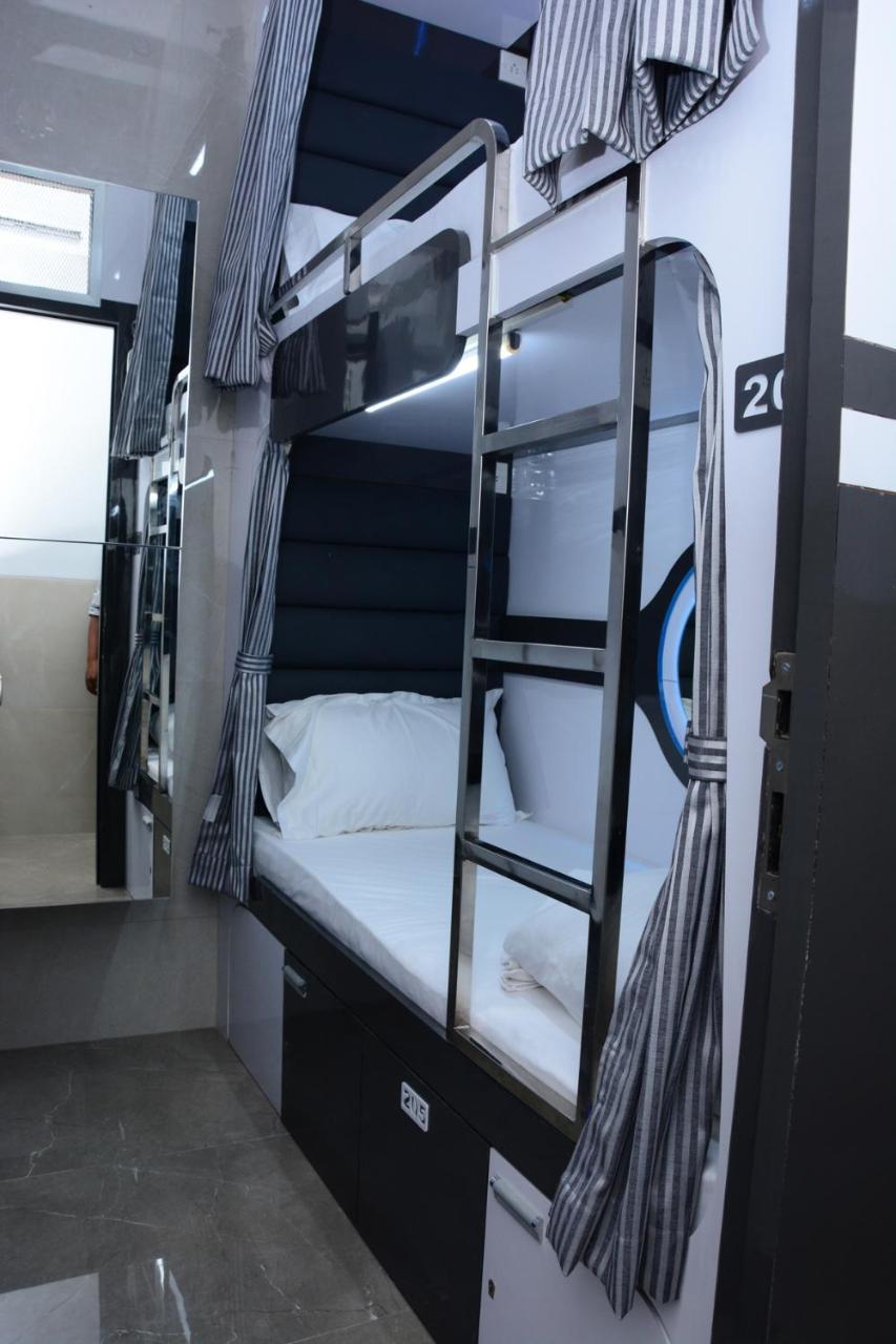 Ocean Dormitory Bombay Extérieur photo