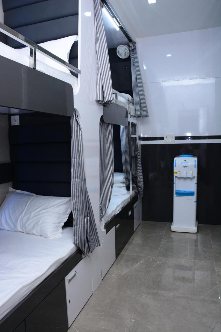 Ocean Dormitory Bombay Extérieur photo