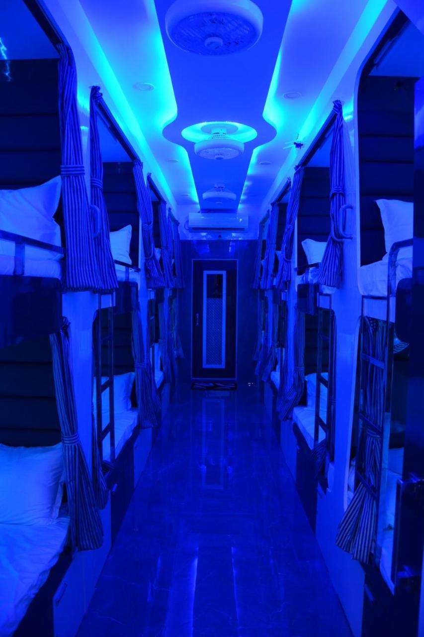Ocean Dormitory Bombay Extérieur photo