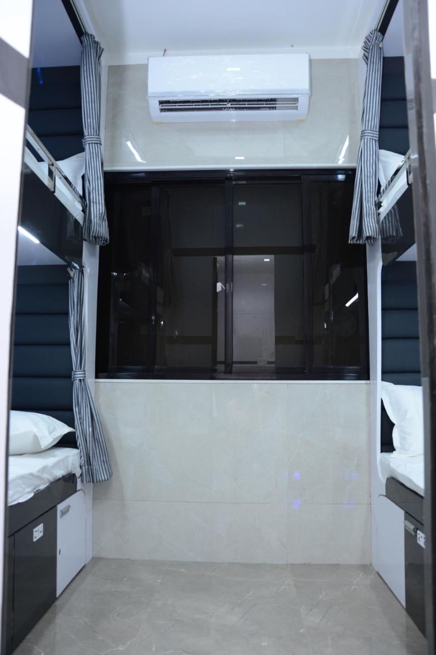 Ocean Dormitory Bombay Extérieur photo