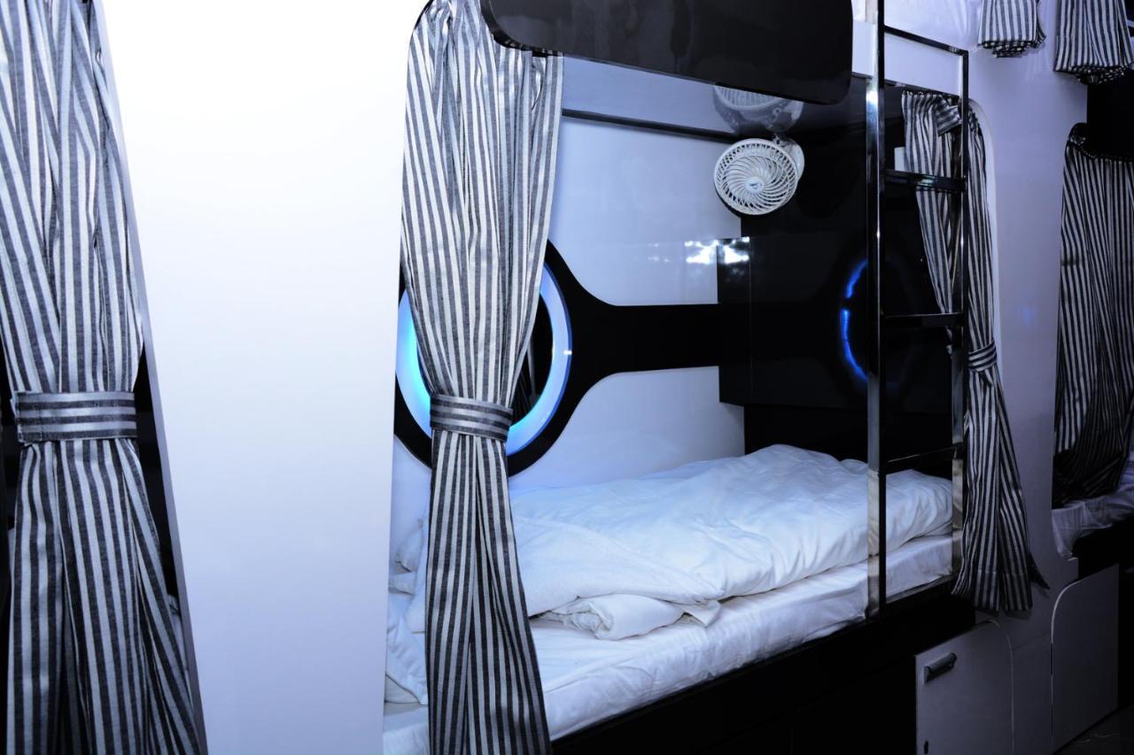 Ocean Dormitory Bombay Extérieur photo