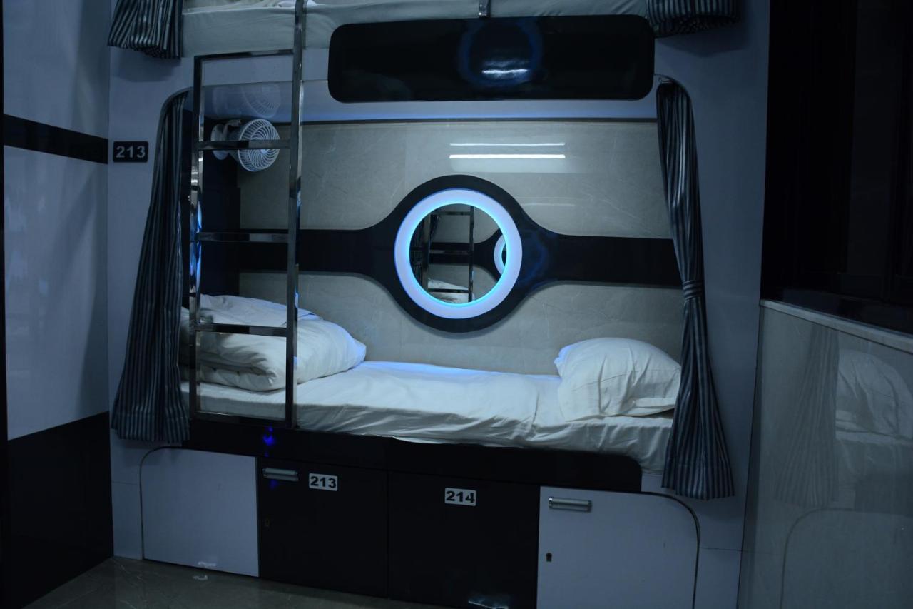 Ocean Dormitory Bombay Extérieur photo