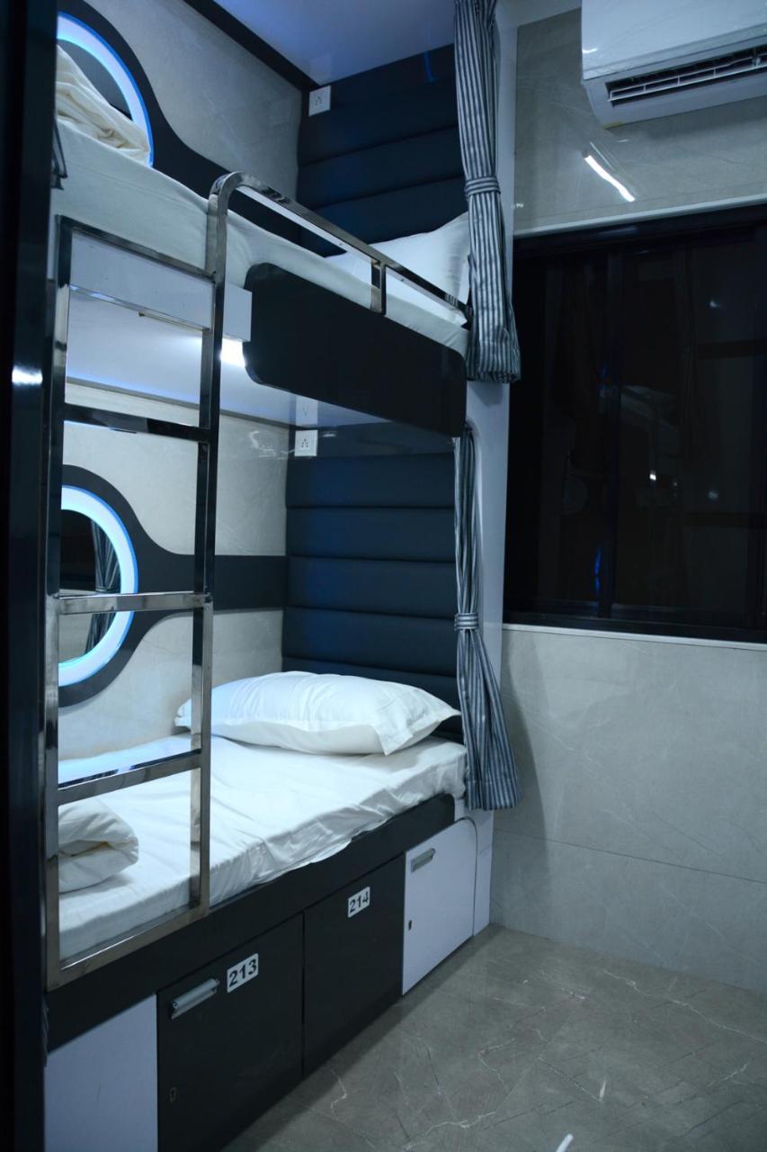 Ocean Dormitory Bombay Extérieur photo