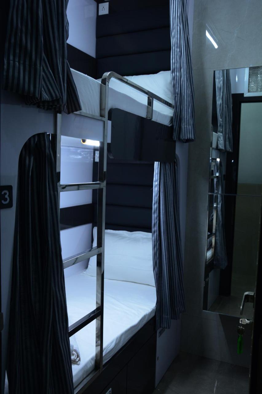 Ocean Dormitory Bombay Extérieur photo