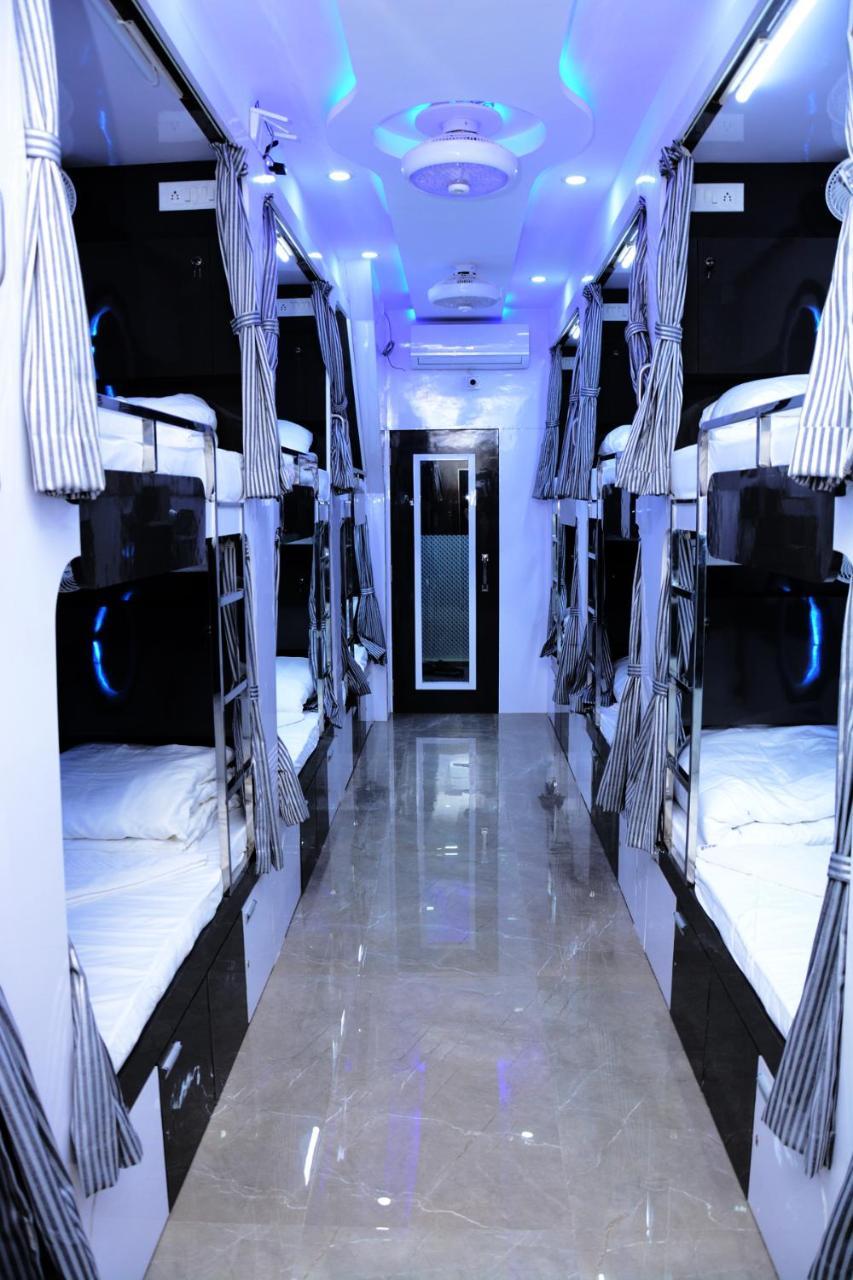 Ocean Dormitory Bombay Extérieur photo