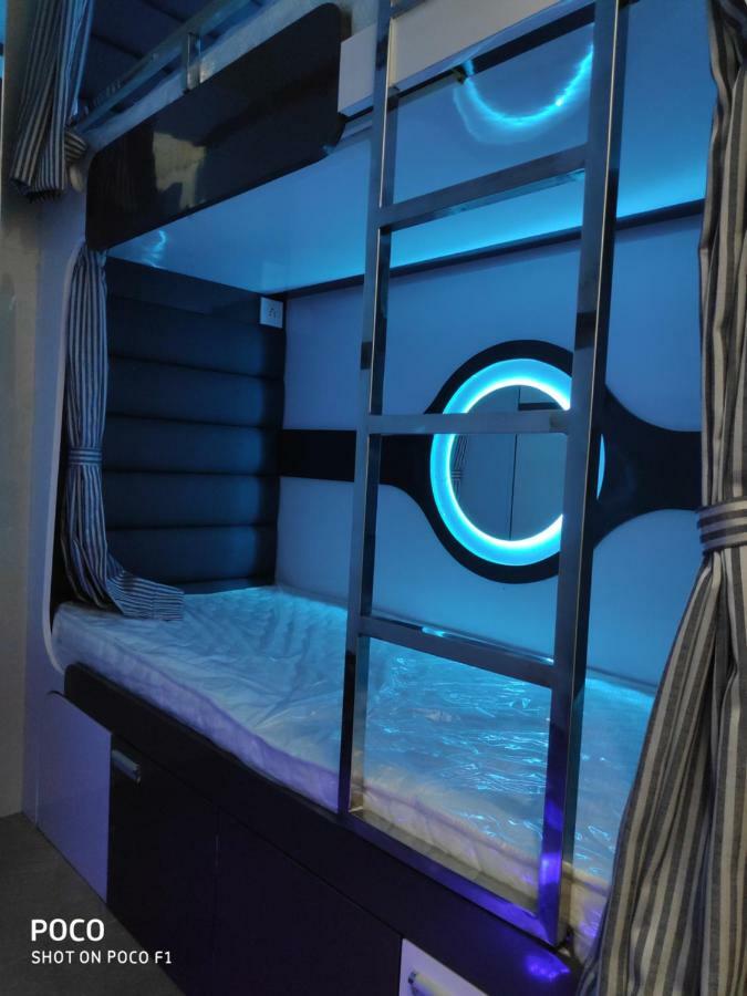 Ocean Dormitory Bombay Extérieur photo